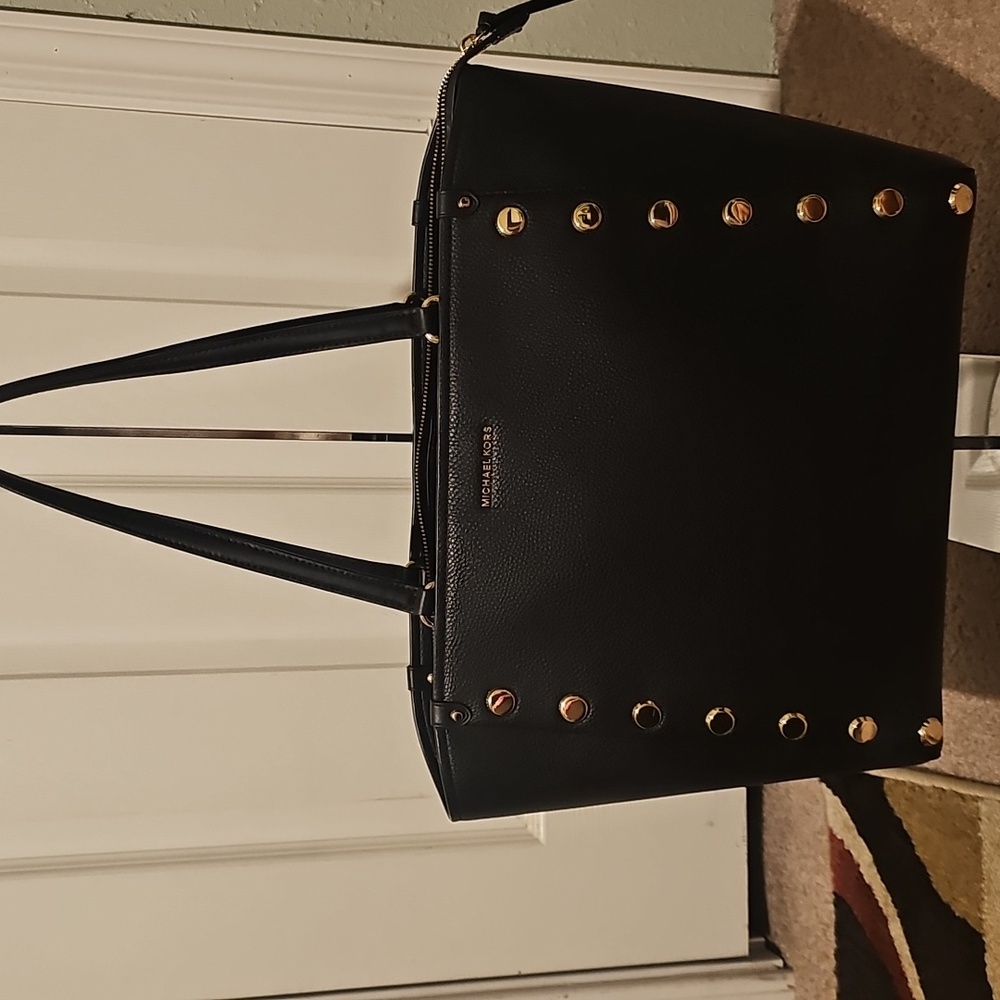 Michaeil Kors Holly Grab Tote BLACK